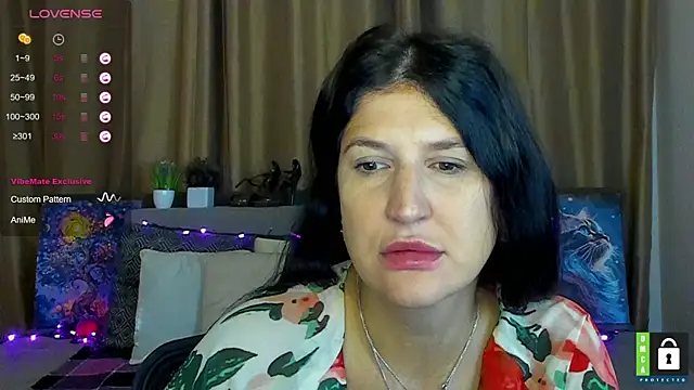 Snapshot of Alianna_Solo_Kisses chatting on October 17, 5:43 am Alianna Solo Kisses online show from October 17, 5:43 am