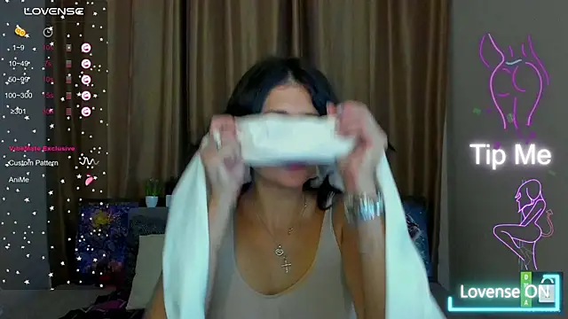 Snapshot of Alianna_Solo_Kisses chatting on October 24, 11:28 am Alianna Solo Kisses online show from October 24, 11:28 am