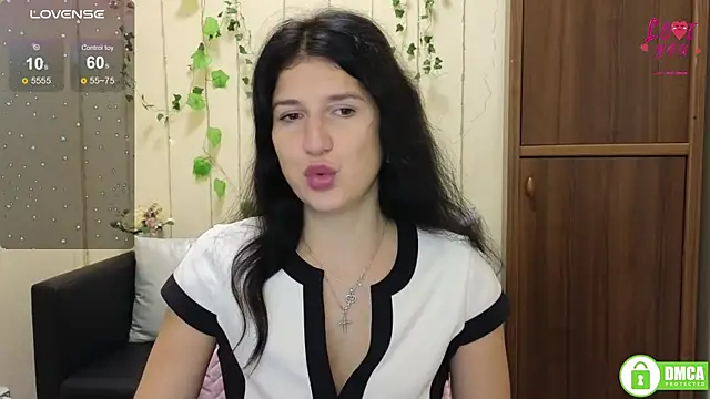 Snapshot of Alianna_Solo_Kisses chatting on October 25, 5:26 am Alianna Solo Kisses online show from October 25, 5:26 am