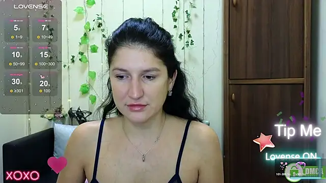 Snapshot of Alianna_Solo_Kisses chatting on November 10, 12:59 pm Alianna Solo Kisses online show from November 10, 12:59 pm