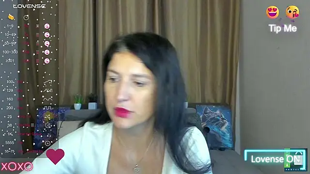 Snapshot of Alianna_Solo_Kisses chatting on November 11, 6:24 am Alianna Solo Kisses online show from November 11, 6:24 am