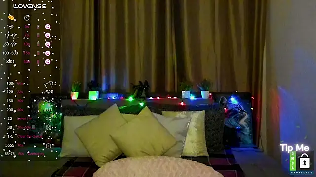 Snapshot of Alianna_Solo_Kisses chatting on December 2, 11:59 am Alianna Solo Kisses online show from December 2, 11:59 am