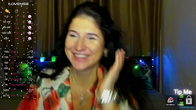 Snapshot of Alianna_Solo_Kisses chatting on December 5, 6:22 am Alianna Solo Kisses online show from December 5, 6:22 am