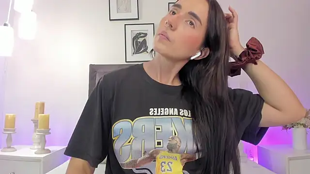 helen mooree online show from March 30, 1:23 pm