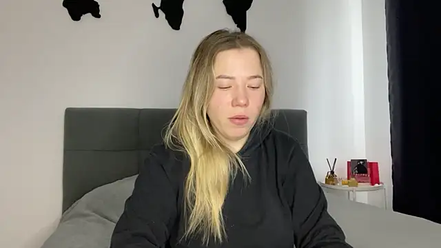 Embersweetbunny online show from February 4, 7:51 am