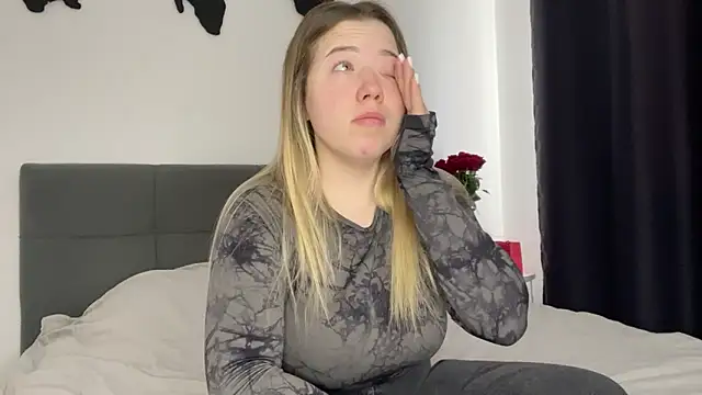 Embersweetbunny online show from February 9, 7:49 am