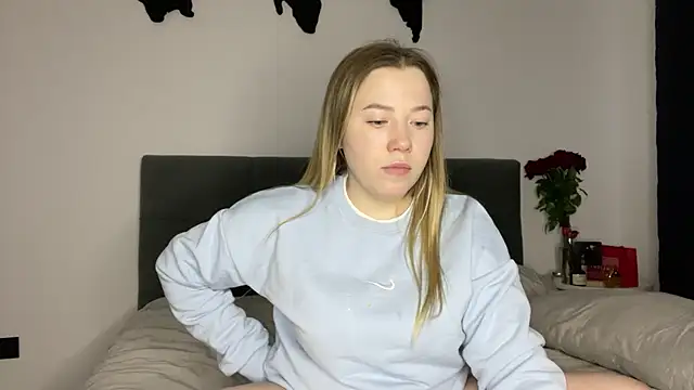 Embersweetbunny online show from February 12, 3:49 pm