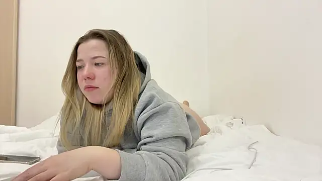 Embersweetbunny online show from March 10, 3:52 pm