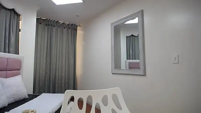 Snapshot of IssadoraJames chatting on December 24, 1:28 pm IssadoraJames online show from December 24, 1:28 pm