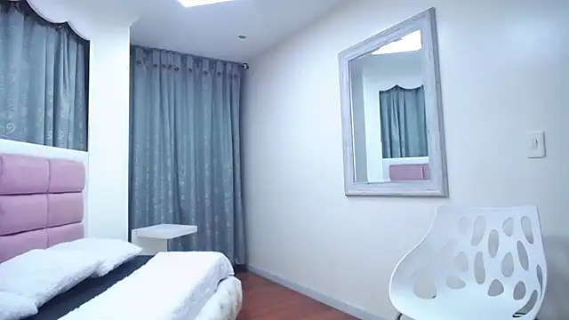 Snapshot of IssadoraJames chatting on January 18, 12:57 am IssadoraJames online show from January 18, 12:57 am