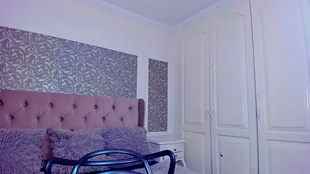 Snapshot of IssadoraJames chatting on September 27, 2:11 pm IssadoraJames online show from September 27, 2:11 pm