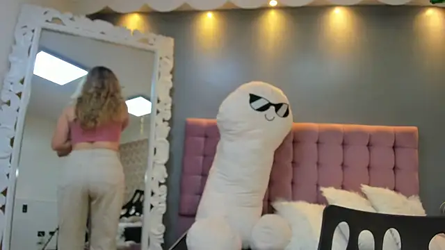 Snapshot of IssadoraJames chatting on October 5, 2:26 pm IssadoraJames online show from October 5, 2:26 pm