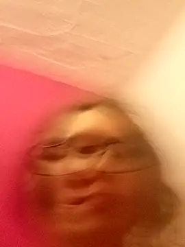 Snapshot of loba9706 chatting on January 4, 9:10 am loba9706 online show from January 4, 9:10 am