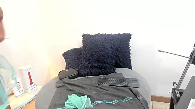 Lizzie Williams  online show from November 26, 3:18 am