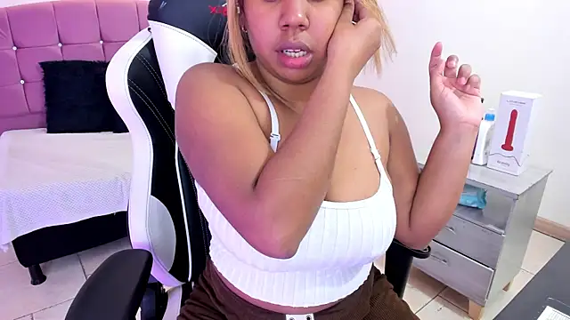 Lizzie Williams  online show from April 10, 3:23 am