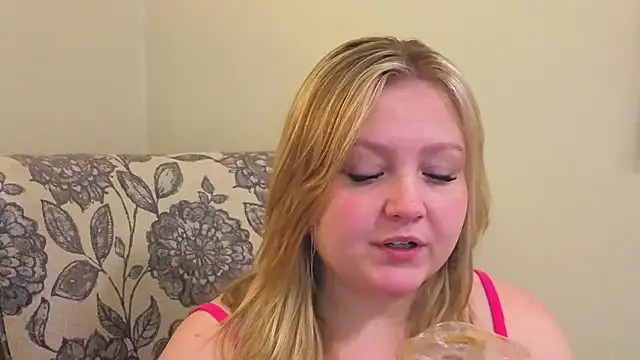 PhatAssBlond online show from April 12, 7:30 pm