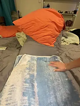 Snapshot of AllieCatWhore chatting on December 27, 11:21 pm AllieCatWhore online show from December 27, 11:21 pm