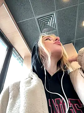 SSSATIVA model online show from October 19, 1:39 am