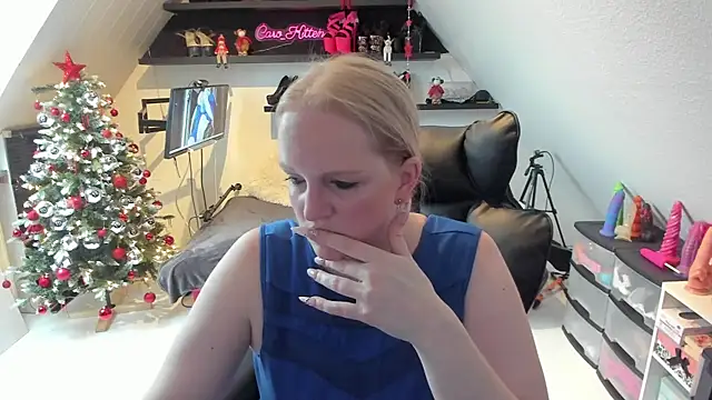 caro kitten online show from December 5, 8:23 am