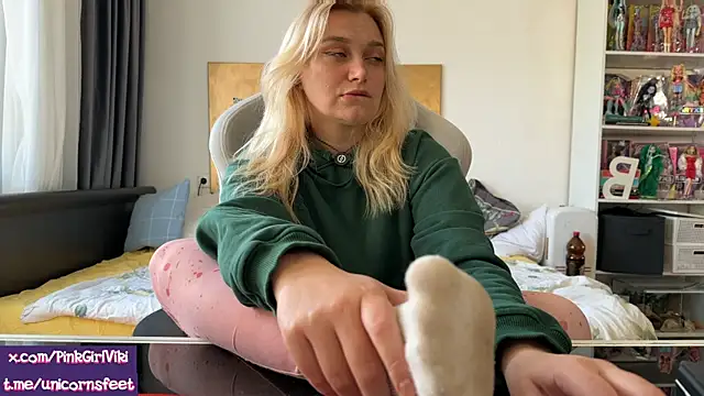 unicornsfeet online show from April 23, 11:42 am