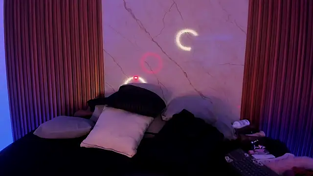 Snapshot of Emiilycollins chatting on December 4, 2:10 am Emiilycollins online show from December 4, 2:10 am