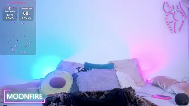 Snapshot of moonfiredancer chatting on December 19, 2:01 am moonfiredancer online show from December 19, 2:01 am