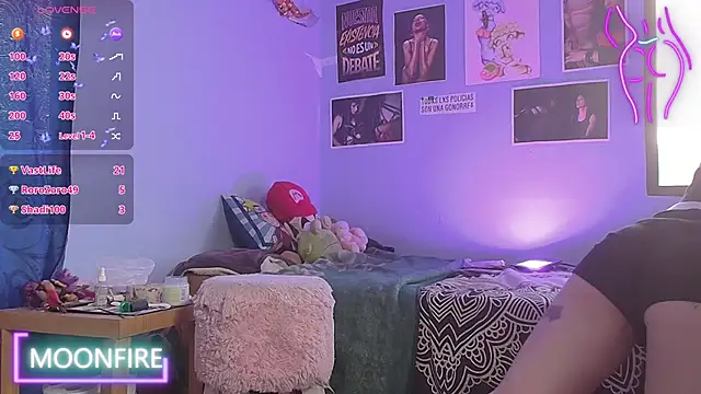 Snapshot of moonfiredancer chatting on February 1, 11:32 am moonfiredancer online show from February 1, 11:32 am