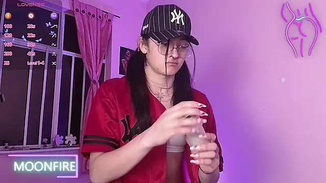 Snapshot of moonfiredancer chatting on February 22, 6:17 am moonfiredancer online show from February 22, 6:17 am