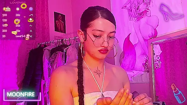 Snapshot of moonfiredancer chatting on September 29, 4:17 am moonfiredancer online show from September 29, 4:17 am