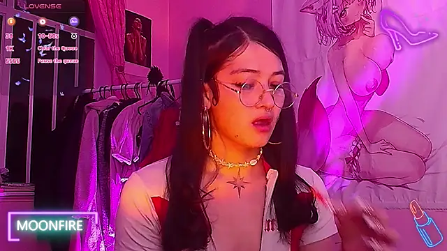 Snapshot of moonfiredancer chatting on October 3, 1:35 am moonfiredancer online show from October 3, 1:35 am