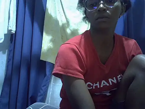 ElianeHot online show from April 2, 7:00 pm