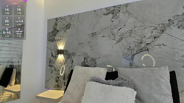 LIZ HOLMES online show from November 12, 11:54 am