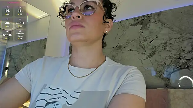 LIZ HOLMES online show from February 19, 11:50 am