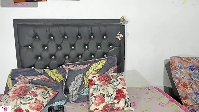 Darlyquenn11 online show from December 28, 3:15 am