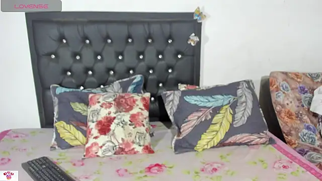 Darlyquenn11 online show from December 29, 3:54 am