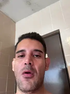 Snapshot of kevinbolena chatting on January 27, 9:33 pm kevinbolena online show from January 27, 9:33 pm