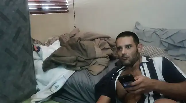 Snapshot of kevinbolena chatting on February 25, 8:51 pm kevinbolena online show from February 25, 8:51 pm