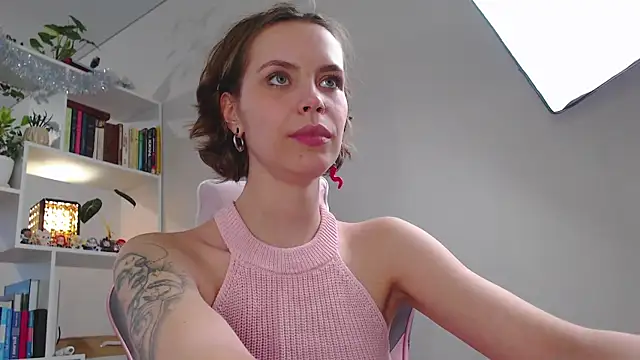 Snapshot of milly_ross chatting on January 5, 9:05 am milly ross online show from January 5, 9:05 am