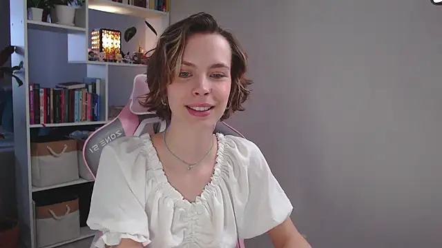 Snapshot of milly_ross chatting on January 18, 6:24 am milly ross online show from January 18, 6:24 am