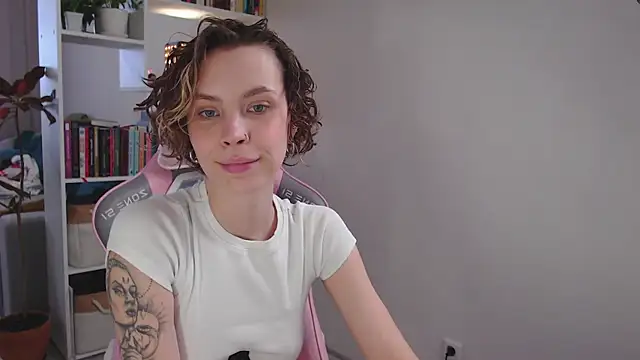 Snapshot of milly_ross chatting on January 19, 7:25 am milly ross online show from January 19, 7:25 am