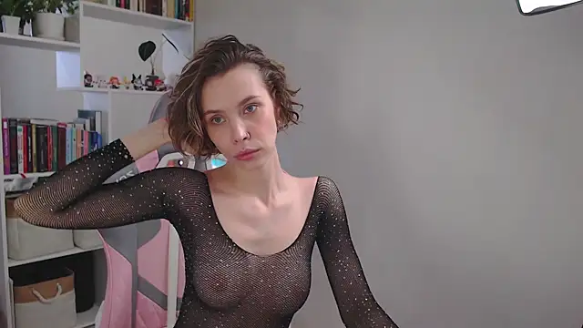 Snapshot of milly_ross chatting on January 21, 6:43 am milly ross online show from January 21, 6:43 am