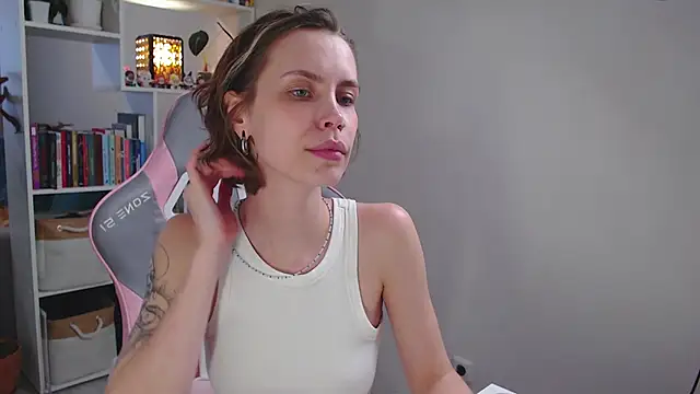 Snapshot of milly_ross chatting on January 24, 10:11 am milly ross online show from January 24, 10:11 am