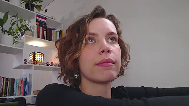 Snapshot of milly_ross chatting on February 1, 10:26 am milly ross online show from February 1, 10:26 am