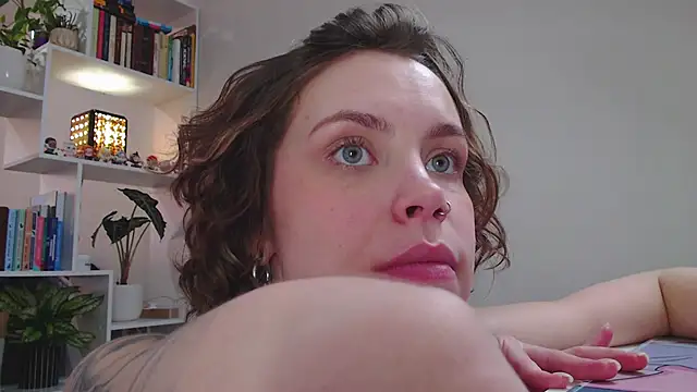 Snapshot of milly_ross chatting on February 6, 10:59 am milly ross online show from February 6, 10:59 am