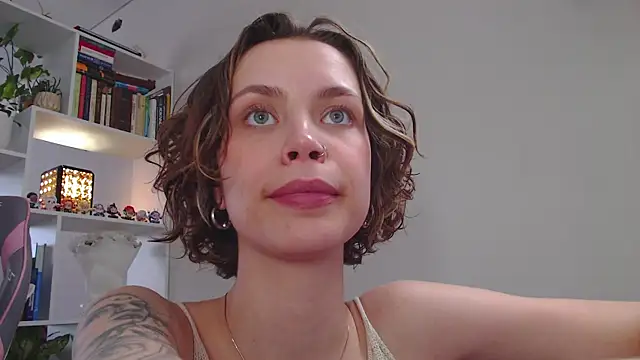 Snapshot of milly_ross chatting on February 15, 10:00 am milly ross online show from February 15, 10:00 am