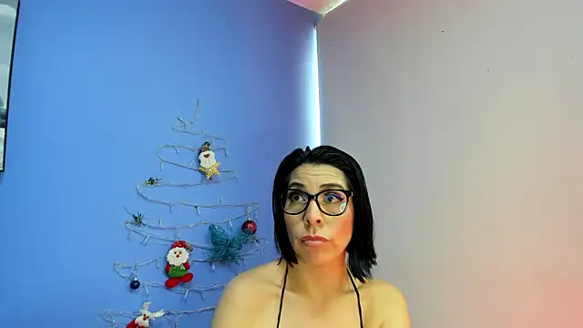 Snapshot of AdelleLennox_cg chatting on December 8, 2:19 pm AdelleLennox cg online show from December 8, 2:19 pm