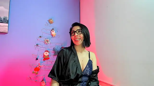 Snapshot of AdelleLennox_cg chatting on December 14, 5:51 am AdelleLennox cg online show from December 14, 5:51 am