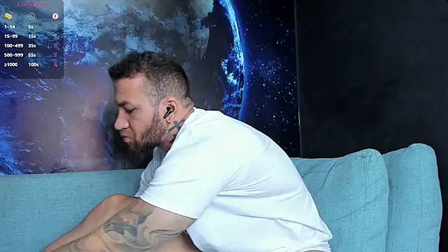 Snapshot of delessandro_world chatting on February 10, 5:36 am delessandro world online show from February 10, 5:36 am