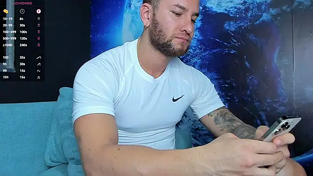 Snapshot of delessandro_world chatting on October 13, 1:05 am delessandro world online show from October 13, 1:05 am