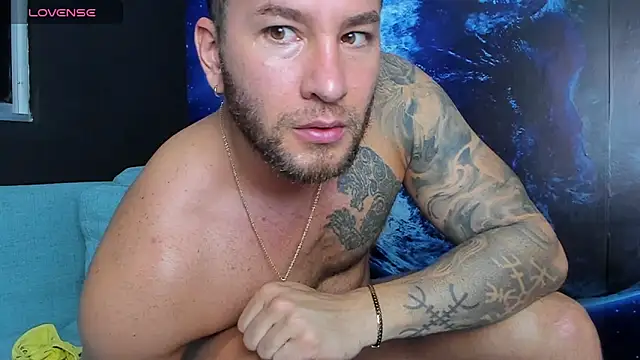 Snapshot of delessandro_world chatting on October 14, 12:55 am delessandro world online show from October 14, 12:55 am